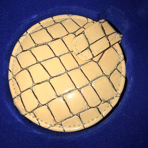 New set of trifold wallet, lipstick case & more - Picture 3 of 8